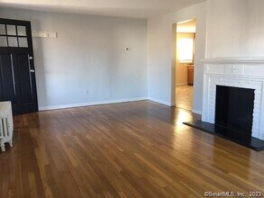446 Old Stratfield Rd, Unit 1st FL in Fairfield, CT - Building Photo - Building Photo
