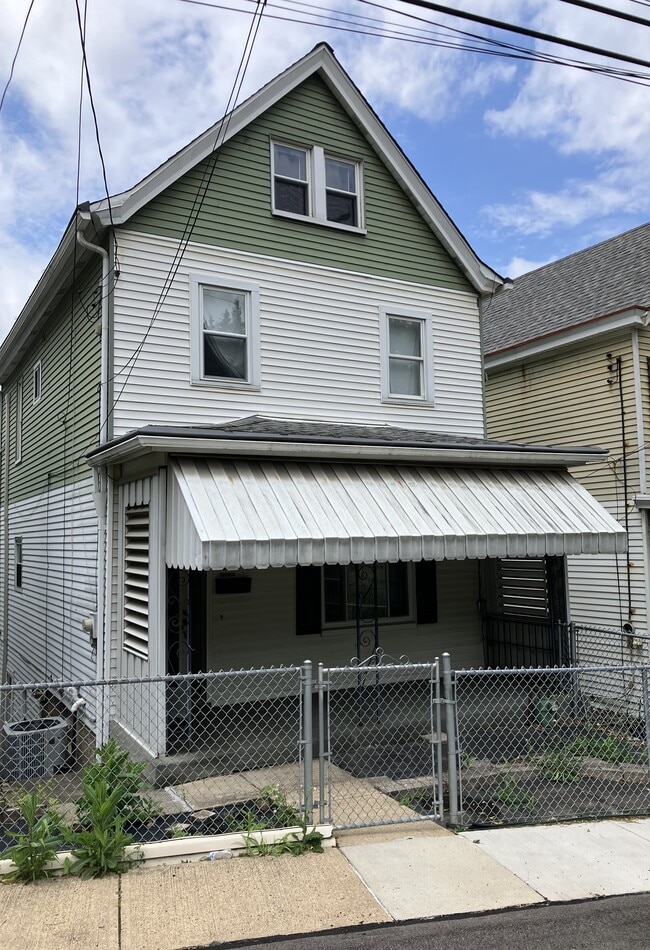 property at 1281 Lakewood Ave