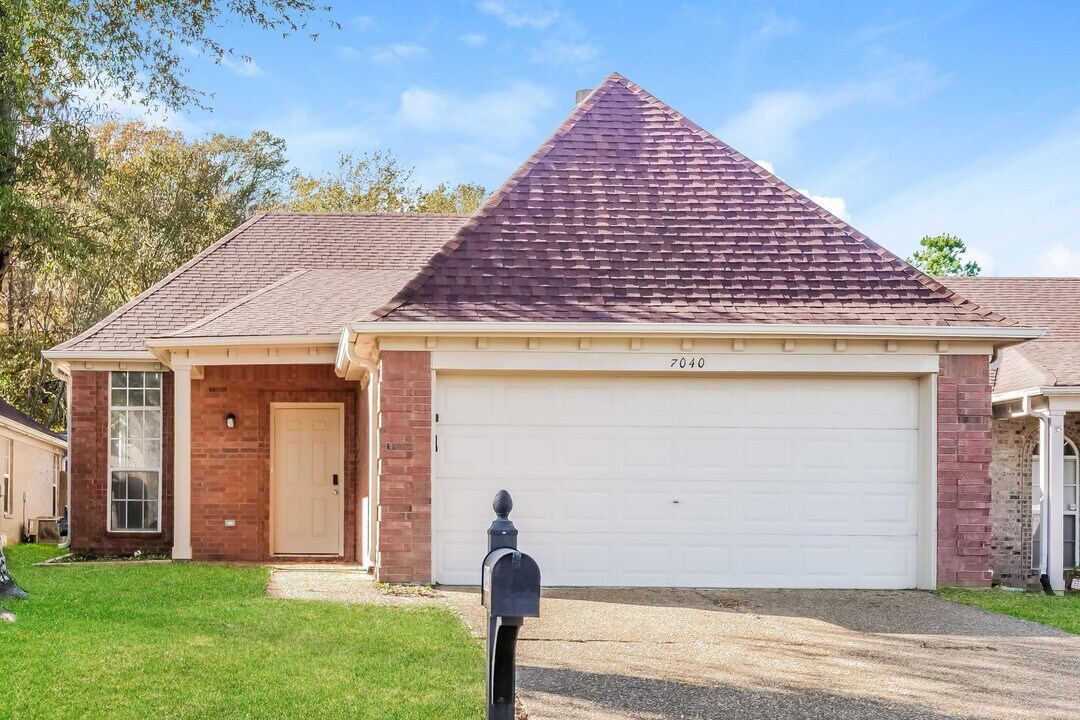 7040 Millers Glen Way in Memphis, TN - Building Photo