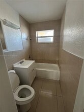 1501 Lauderdale Villa Dr in Fort Lauderdale, FL - Building Photo - Building Photo