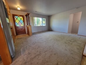 330 Sky Vista Way in Fallbrook, CA - Building Photo - Building Photo