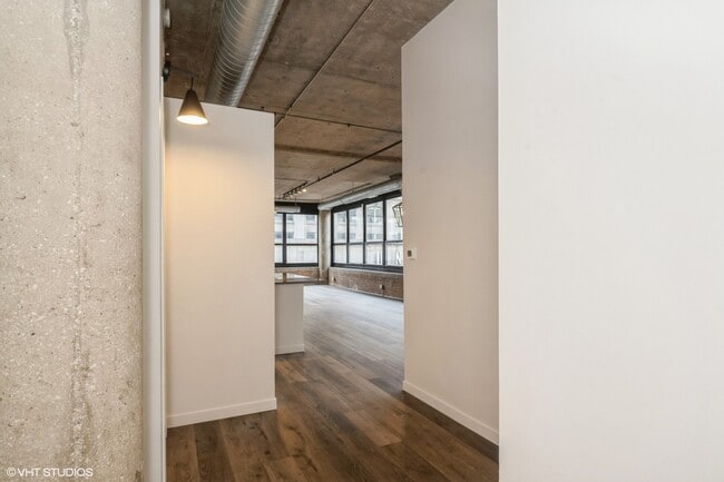 130 S Canal St in Chicago, IL - Building Photo - Building Photo