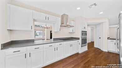 1111 Oak Path in San Antonio, TX - Building Photo - Building Photo