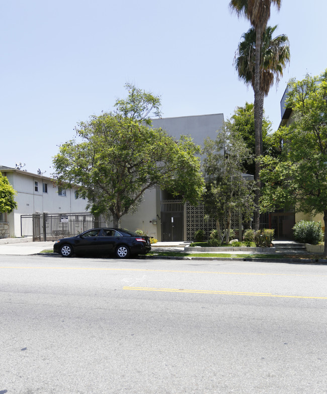 410 S Commonwealth Ave in Los Angeles, CA - Building Photo - Building Photo