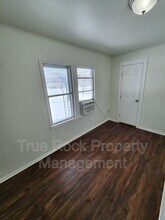 631 N Hickory Ave in Ada, OK - Foto de edificio - Building Photo