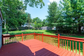 1012 W Dale Ave in McHenry, IL - Foto de edificio - Building Photo