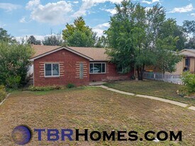 2052 Jamaica St in Aurora, CO - Building Photo