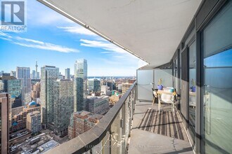 11 Wellesley St W in Toronto, ON - Building Photo - Building Photo