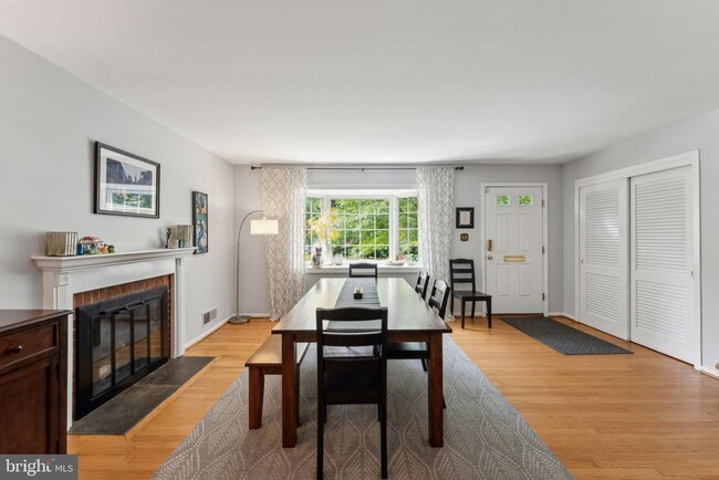7911 Roswell Dr in Falls Church, VA - Building Photo - Building Photo