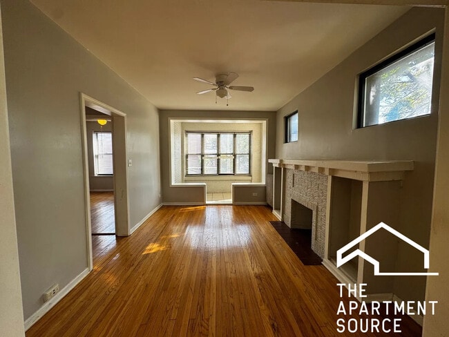 7658 S Marquette Ave in Chicago, IL - Building Photo - Building Photo