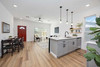 5809 Senior in Houston, TX - Building Photo - Building Photo