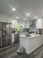 240 NE 60th St in Fort Lauderdale, FL - Building Photo - Building Photo
