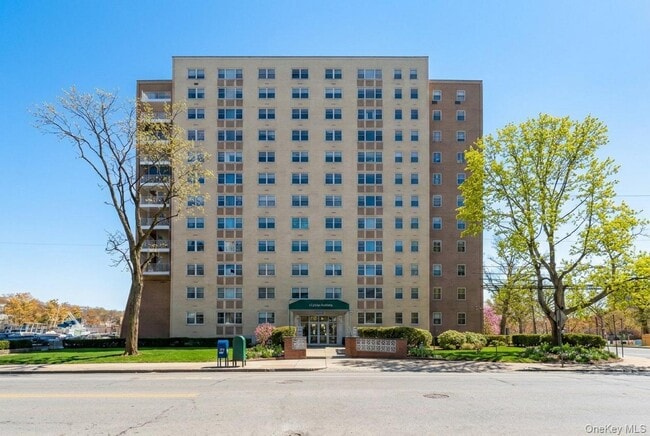 30 Lake St in White Plains, NY - Building Photo - Building Photo