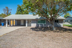 2028 S College Ave in Tempe, AZ - Building Photo