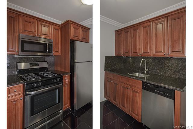 1355 Roanoke Ave in Riverhead, NY - Building Photo - Building Photo