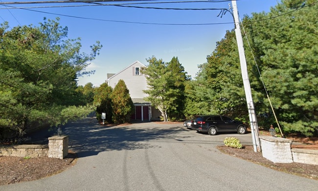 604 Bedford St, Unit 1 in Whitman, MA - Building Photo - Building Photo