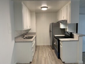 1321 Centinela Ave in Santa Monica, CA - Building Photo - Building Photo