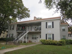 103 E Norwood Ct in San Antonio, TX - Building Photo