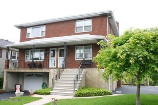 16 Harold Ave, Unit B in Greenwich, CT - Building Photo