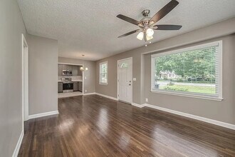 1985 Carloss Dr in Nashville, TN - Building Photo - Building Photo