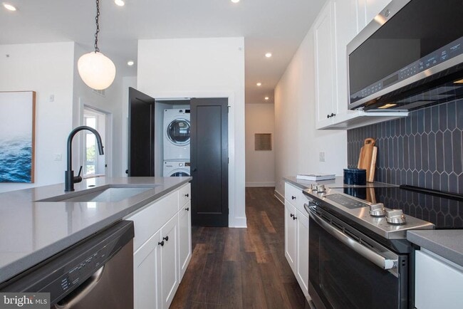 property at 2940 W Thompson St