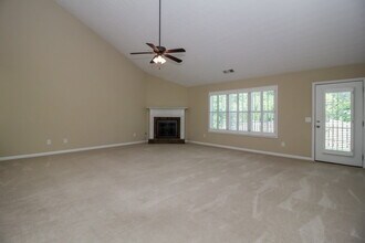 111 Village Dr in Canton, GA - Foto de edificio - Building Photo