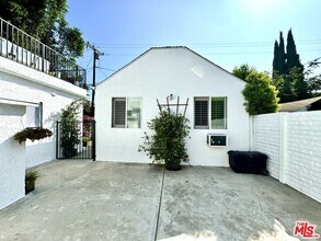 540 Huntley Dr in West Hollywood, CA - Building Photo - Building Photo