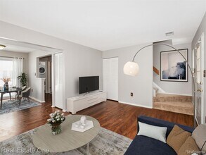 1323 Laurel Valley Dr in Waterford Township, MI - Building Photo - Building Photo