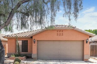 3233 E Tonopah Dr in Phoenix, AZ - Building Photo