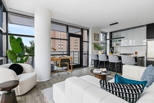 The Leo in Chicago, IL - Building Photo