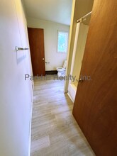 2462 N Delaware Dr in Mount Bethel, PA - Building Photo - Building Photo