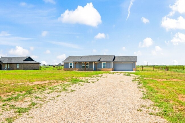 124 F M 789 in Slaton, TX - Building Photo - Building Photo