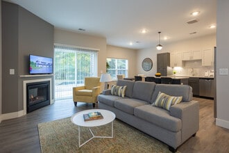 The Summit at Harvey Townhomes in Muskegon, MI - Foto de edificio - Interior Photo