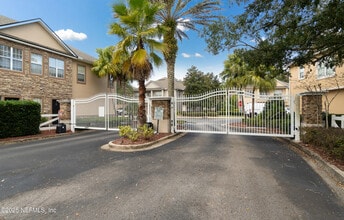 7214 Deerfoot Cir in Jacksonville, FL - Building Photo - Building Photo