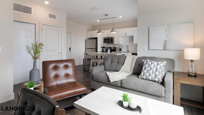 5885 Lakehurst Dr, Unit 2329