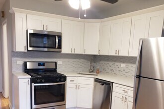2858 N Drake Ave, Unit 1 in Chicago, IL - Building Photo - Building Photo