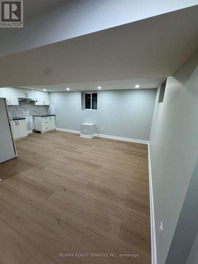 41 MacLaren Ave in Barrie, ON - Building Photo - Building Photo