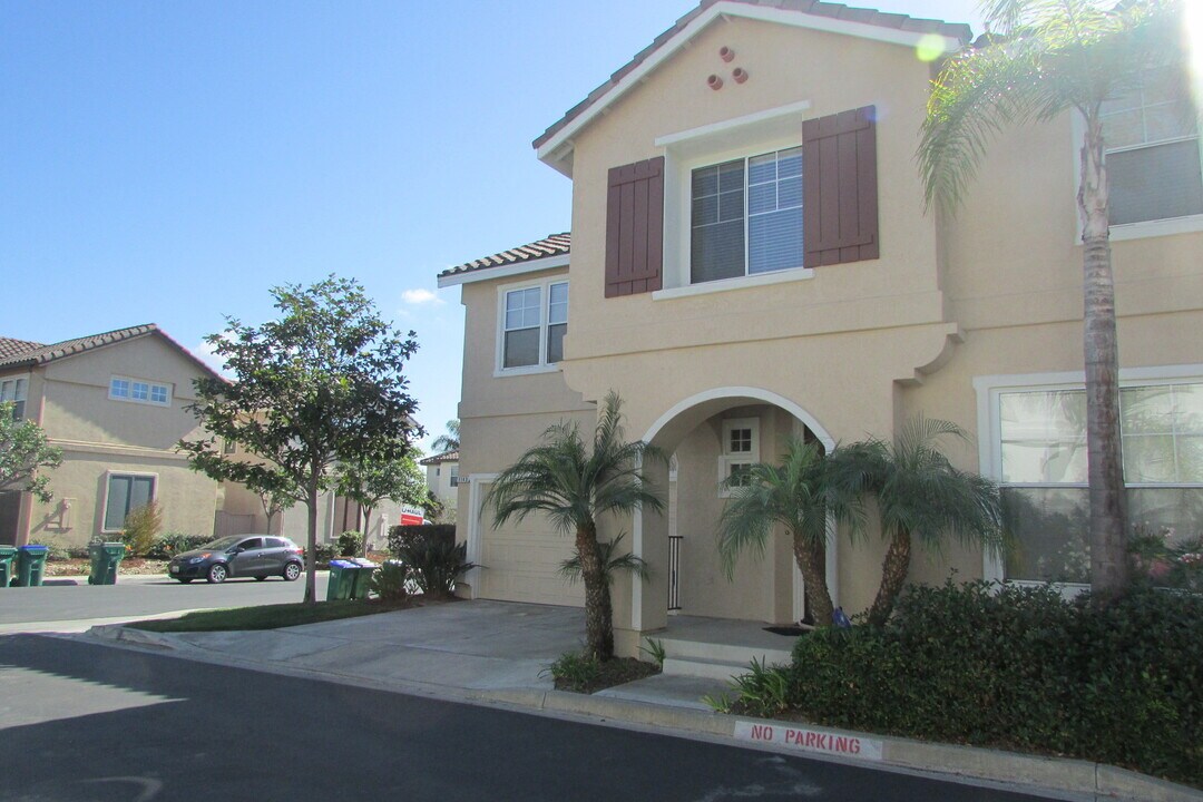 7143 Tanager Dr in Carlsbad, CA - Building Photo