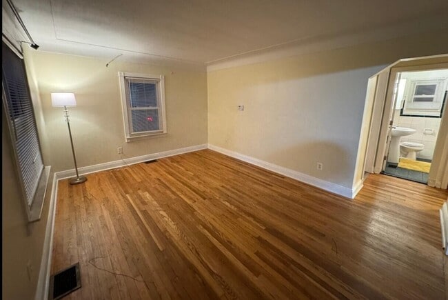 2363 E Maple Rd in Troy, MI - Building Photo - Building Photo