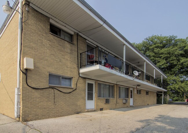 Lorraine Apartments in Waukegan, IL - Building Photo - Building Photo