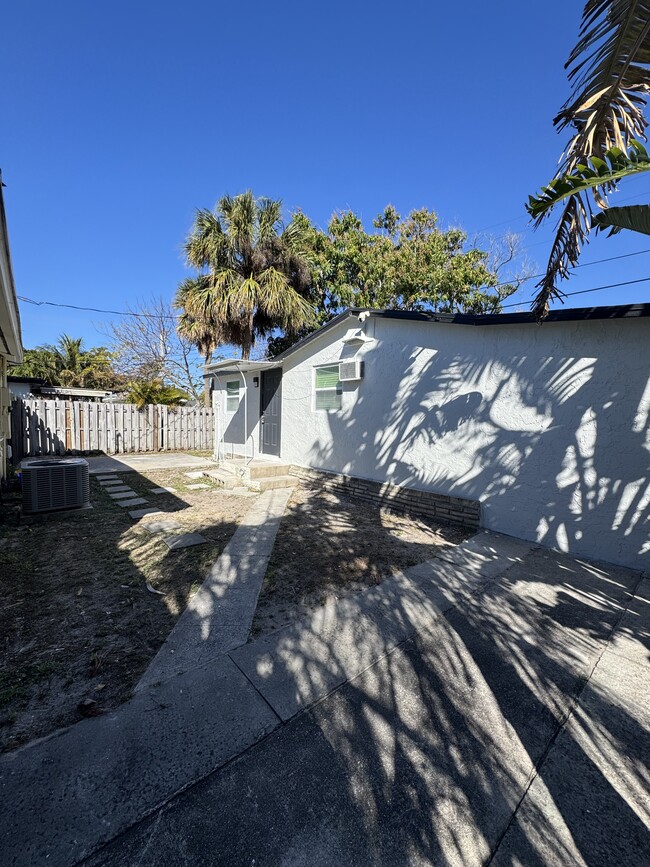 429 45th St, Unit 429 in West Palm Beach, FL - Building Photo - Building Photo