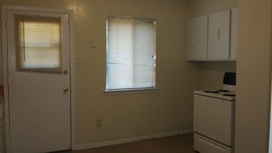 1996 Goldbrier Ln in Memphis, TN - Building Photo - Building Photo