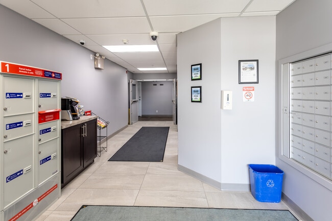 Lonsdale Court in Red Deer, AB - Building Photo - Lobby
