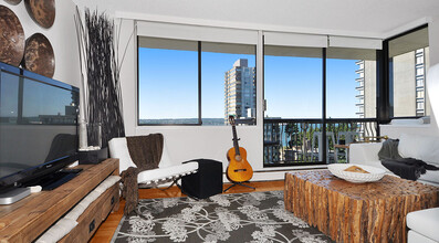 2040 Nelson St in Vancouver, BC - Building Photo - Building Photo