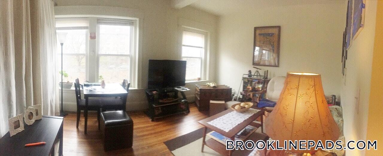1589 Beacon St in Brookline, MA - Building Photo