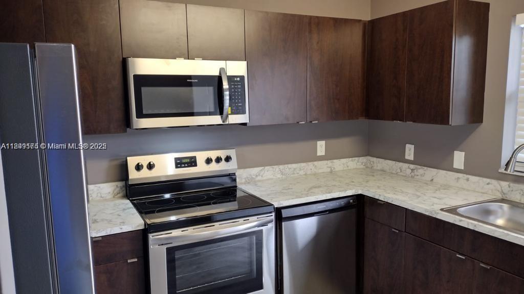 617 Ixoria Ave in Fort Pierce, FL - Building Photo
