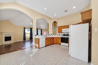 910 Norfolk Dr in Pearland, TX - Building Photo - Building Photo