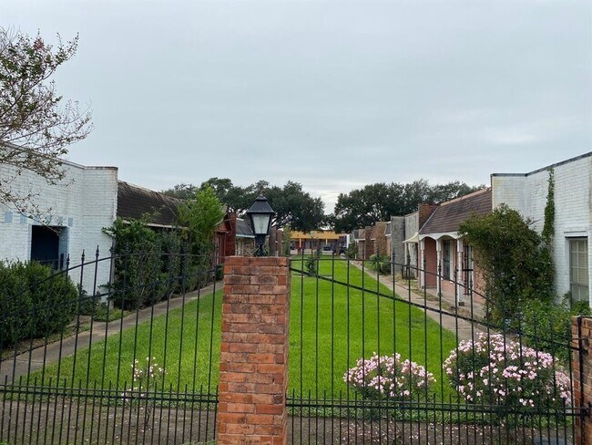 9537 Braeburn Glen Blvd