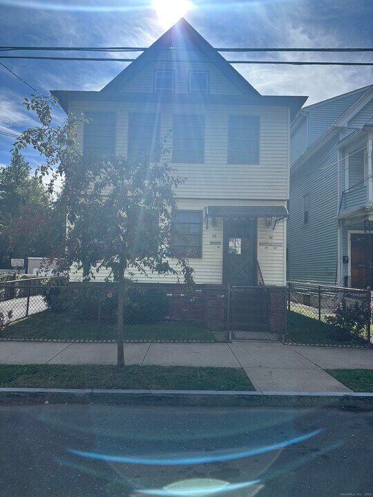 94 Thompson St in New Haven, CT - Building Photo