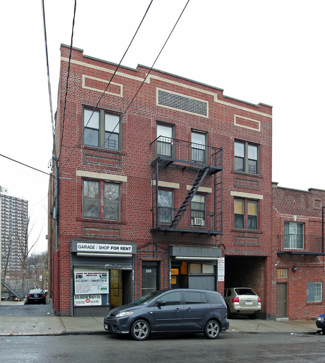 399 Walnut St in Yonkers, NY - Building Photo